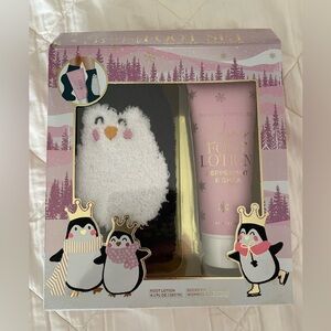 Beauty Concepts Pink and White Penguin Hand and Foot Care Set